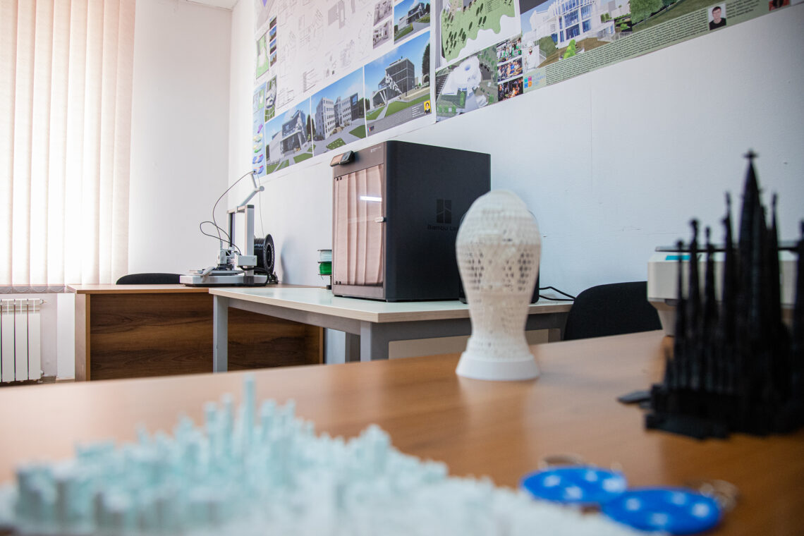 В Інституті інноваційної освіти КНУБА відкрили лабораторію 3D-друку